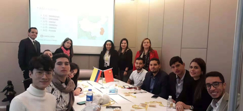 En la sede del Consulado de Colombia en Shanghái fue recibida la delegación de la Universidad Javeriana 
