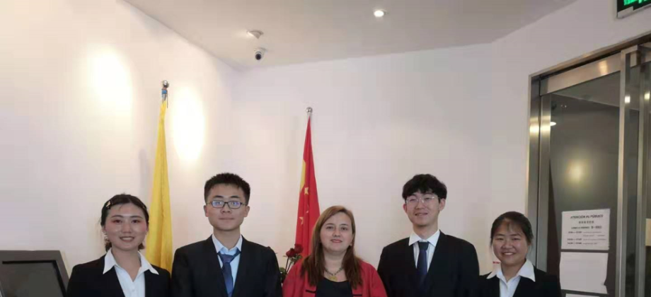 La Cónsul General de Colombia sostuvo un encuentro con los estudiantes de la Universidad de Negocios Internacionales y Económicos 